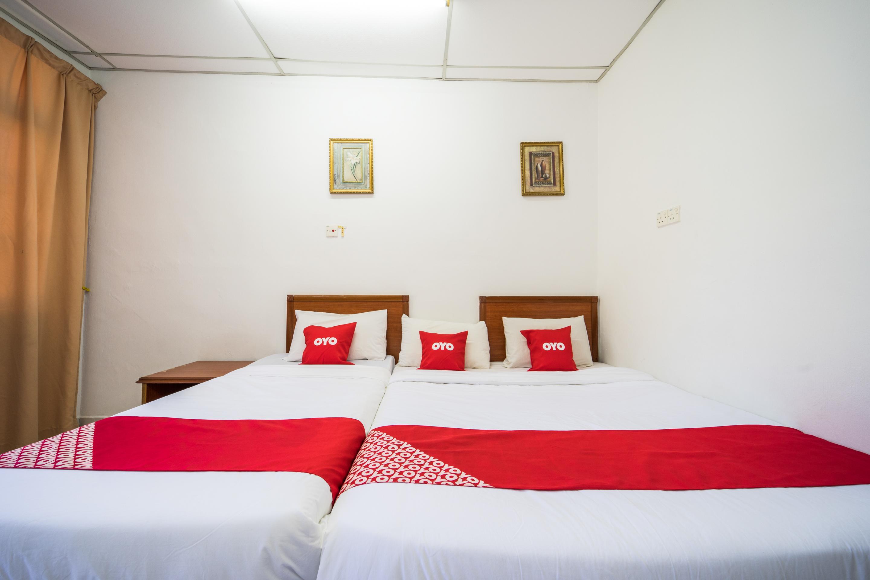 Terap Inn Kampong Raja Ngoại thất bức ảnh