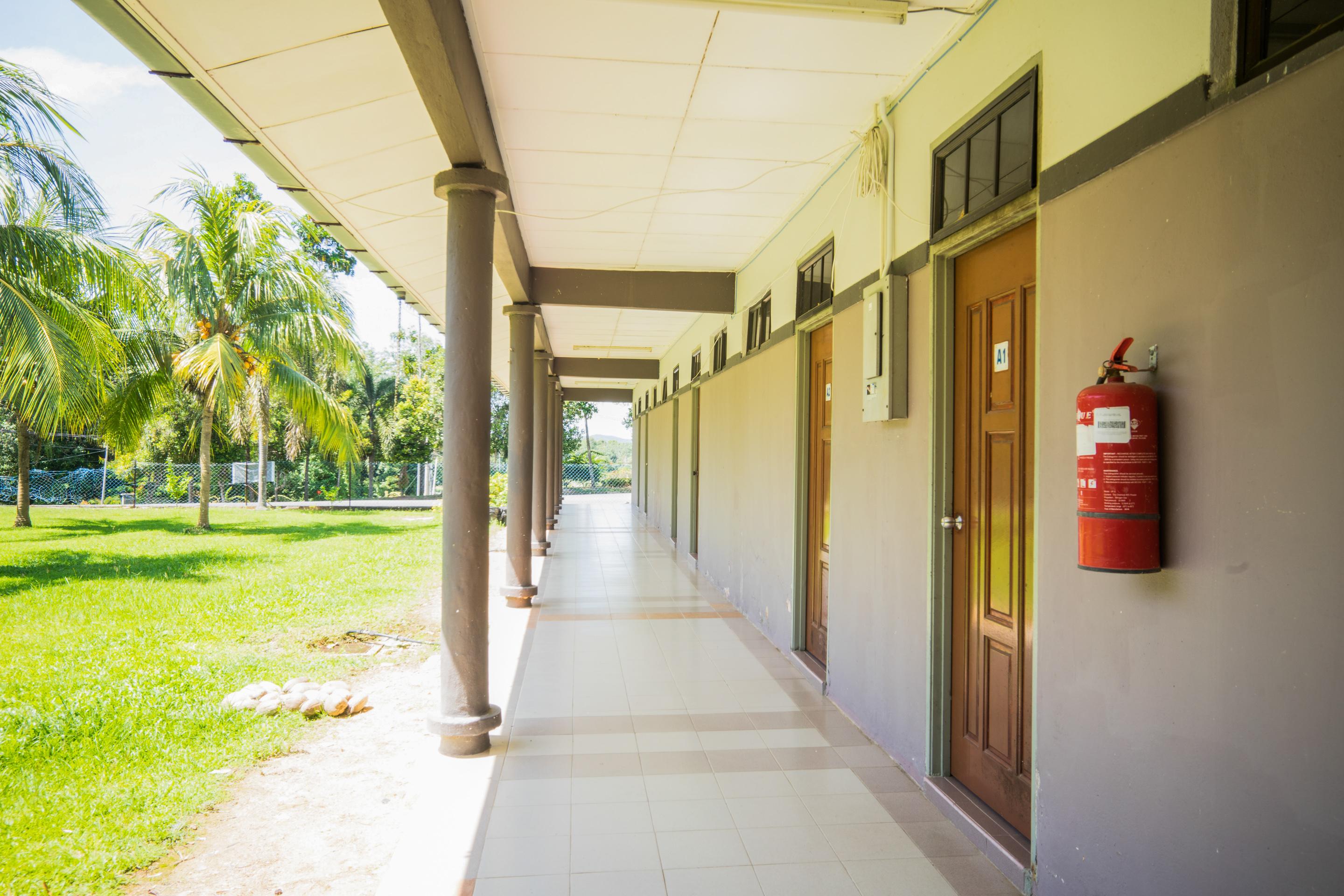 Terap Inn Kampong Raja Ngoại thất bức ảnh