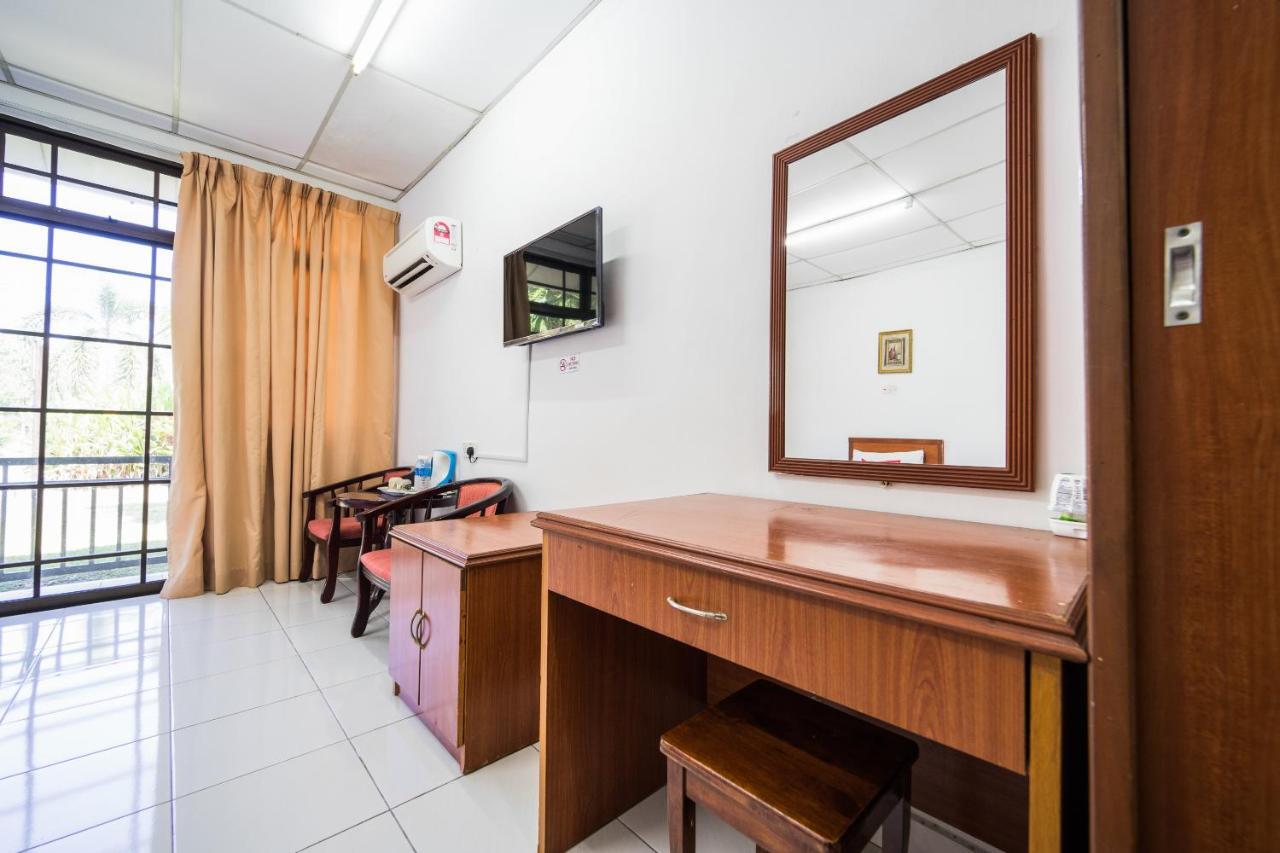Terap Inn Kampong Raja Ngoại thất bức ảnh