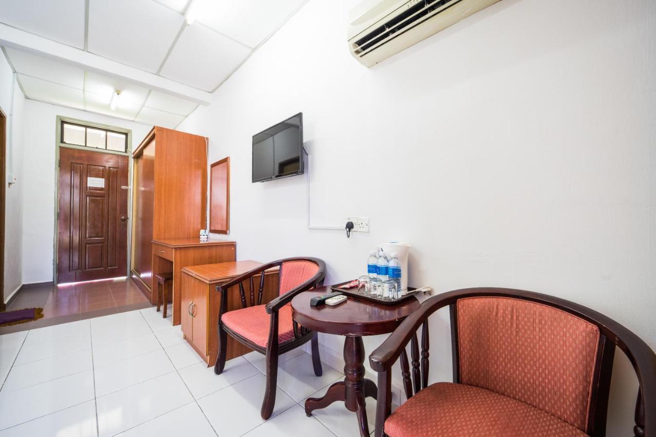 Terap Inn Kampong Raja Ngoại thất bức ảnh
