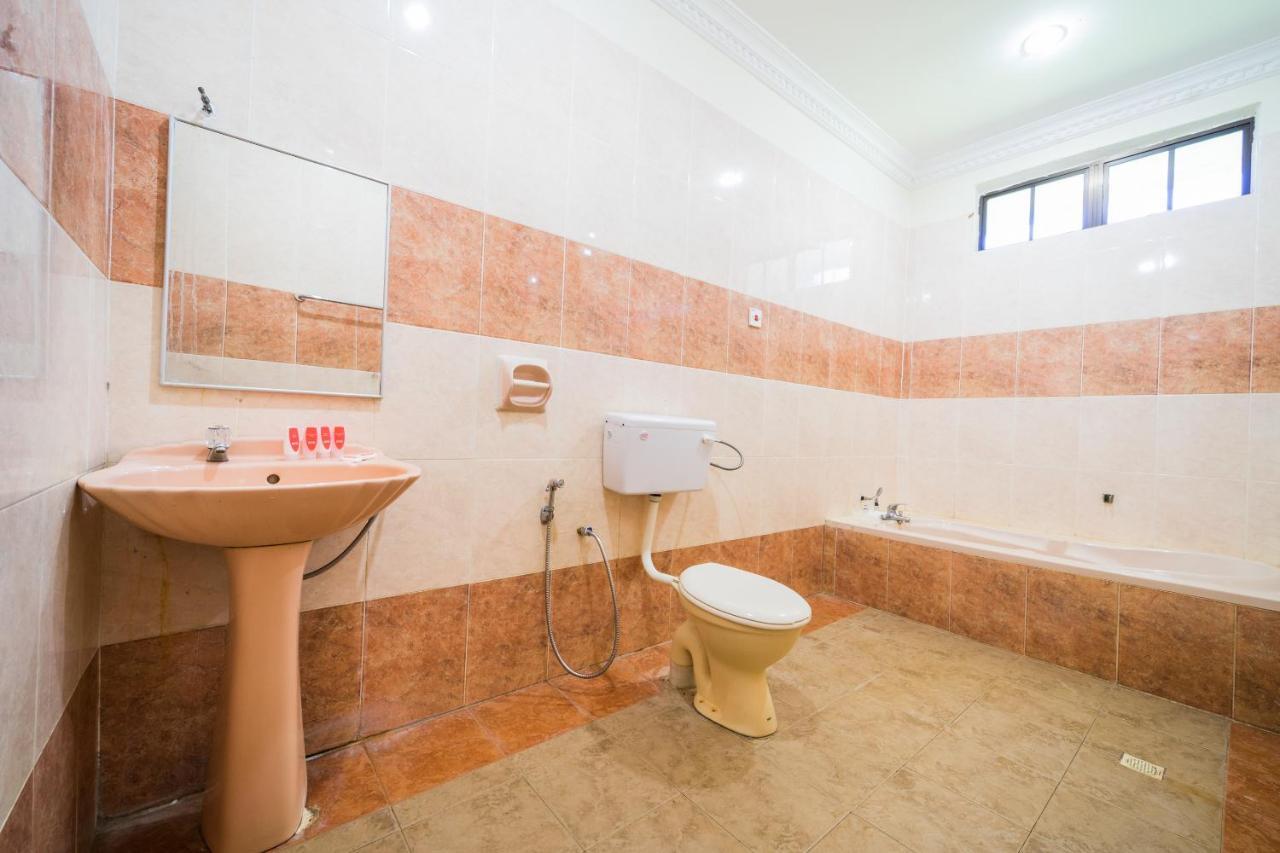 Terap Inn Kampong Raja Ngoại thất bức ảnh