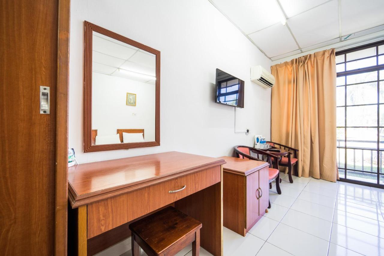 Terap Inn Kampong Raja Ngoại thất bức ảnh
