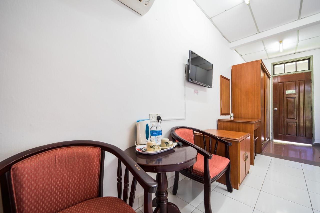 Terap Inn Kampong Raja Ngoại thất bức ảnh