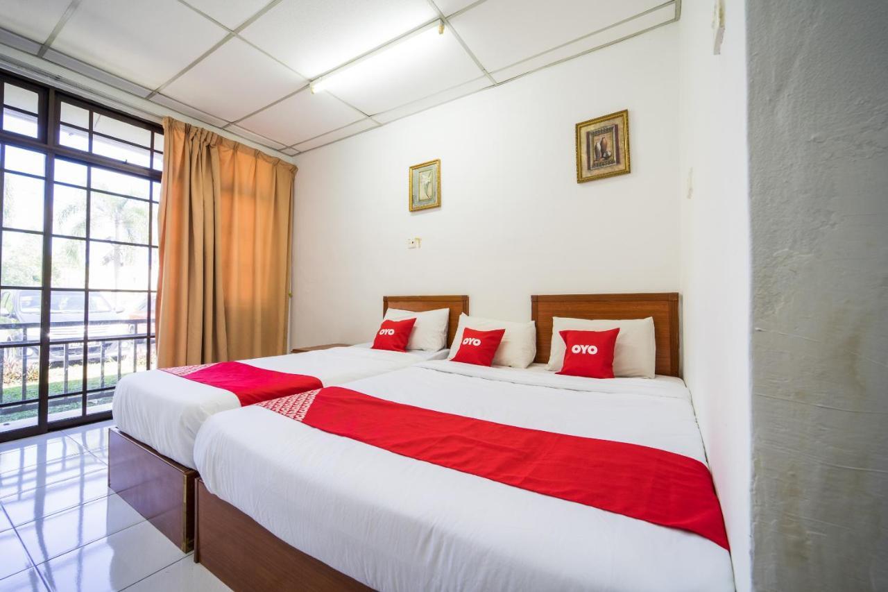 Terap Inn Kampong Raja Ngoại thất bức ảnh
