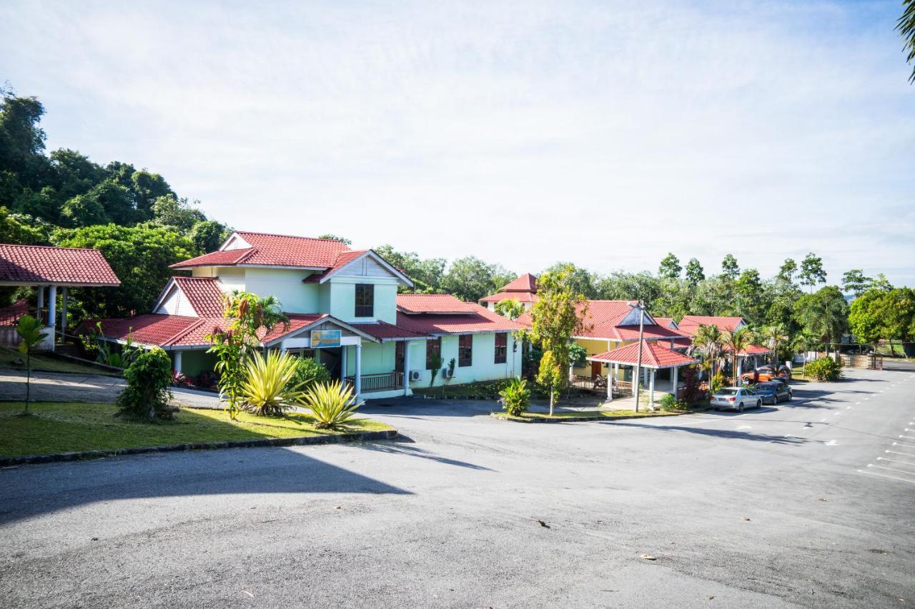 Terap Inn Kampong Raja Ngoại thất bức ảnh