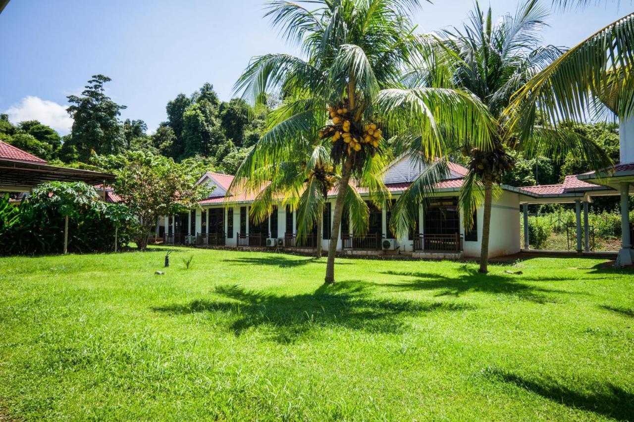 Terap Inn Kampong Raja Ngoại thất bức ảnh
