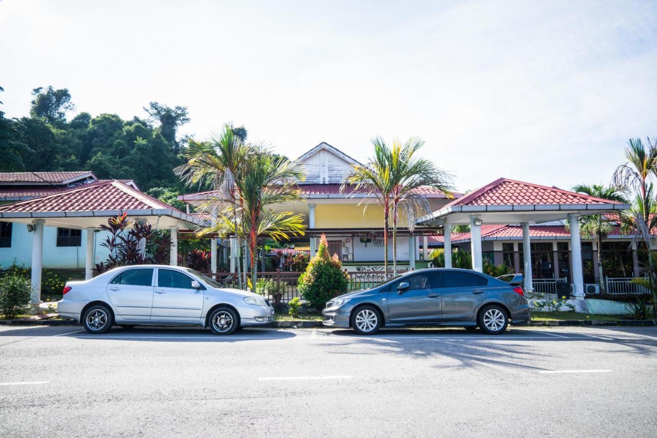 Terap Inn Kampong Raja Ngoại thất bức ảnh